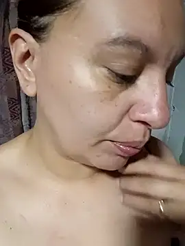 Snapshot of RoxieJackson chatting on 11/30/25, 01:01 RoxieJackson online show from 11/30/25, 01:01