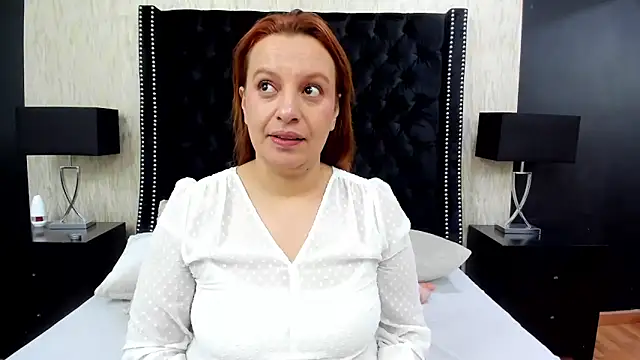 Snapshot of RoxieJackson chatting on 02/01/25, 12:04 RoxieJackson online show from 02/01/25, 12:04