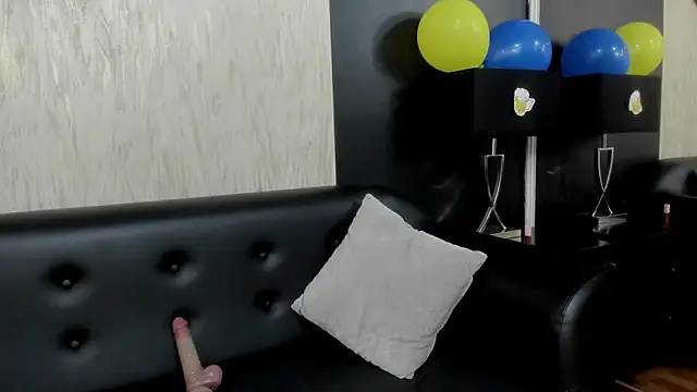 Snapshot of RoxieJackson chatting on 10/05/25, 03:41 RoxieJackson online show from 10/05/25, 03:41