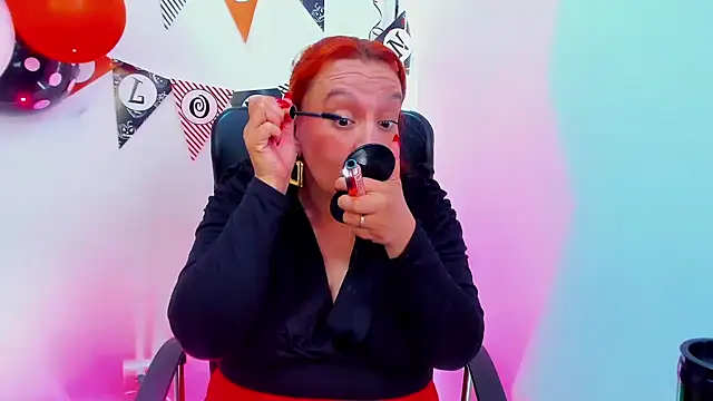 Snapshot of RoxieJackson chatting on 10/29/25, 04:39 RoxieJackson online show from 10/29/25, 04:39