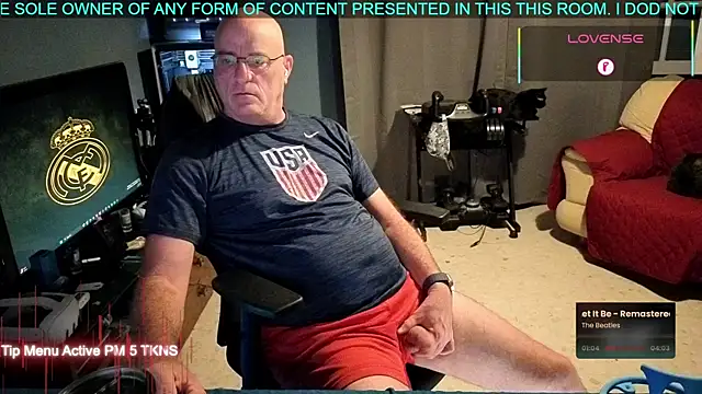 Snapshot of Pilot_Dave_69 chatting on 09/27/25, 04:51 Pilot Dave 69 online show from 09/27/25, 04:51