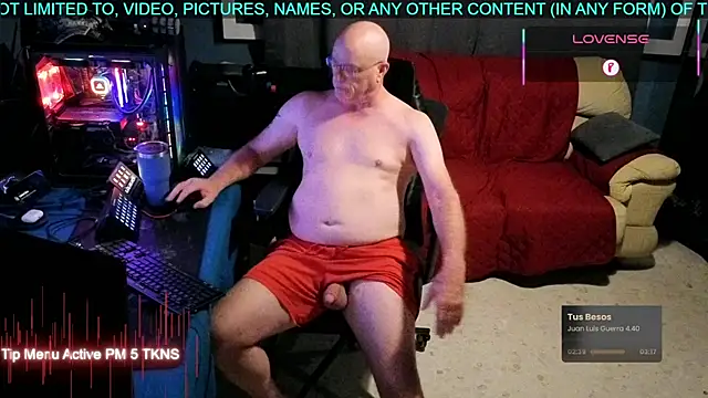 Snapshot of Pilot_Dave_69 chatting on 09/15/25, 03:07 Pilot Dave 69 online show from 09/15/25, 03:07