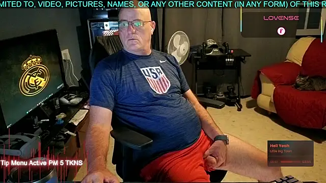 Snapshot of Pilot_Dave_69 chatting on 09/23/25, 04:19 Pilot Dave 69 online show from 09/23/25, 04:19