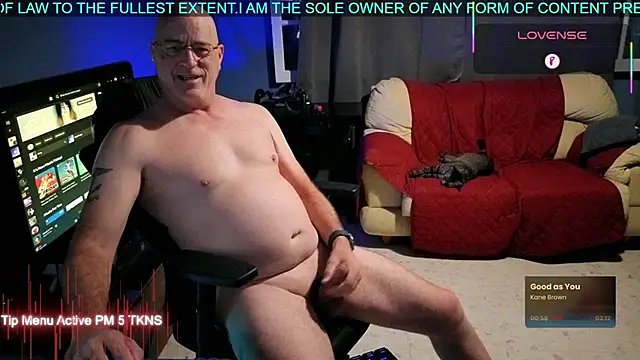 Snapshot of Pilot_Dave_69 chatting on 09/19/25, 04:16 Pilot Dave 69 online show from 09/19/25, 04:16