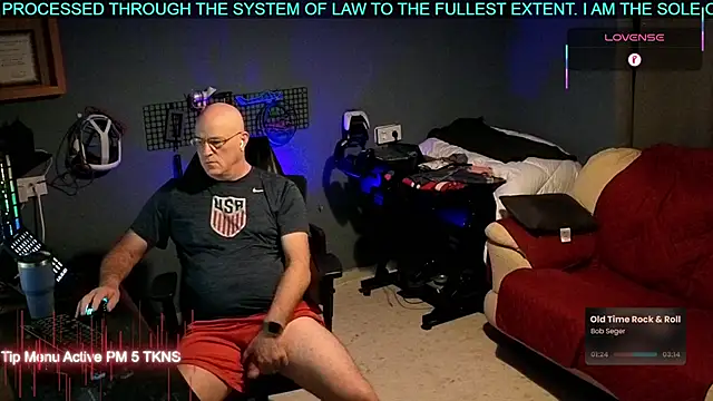 Snapshot of Pilot_Dave_69 chatting on 10/25/25, 04:33 Pilot Dave 69 online show from 10/25/25, 04:33