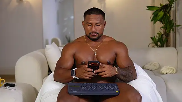 Snapshot of CallumMuscle chatting on 06/11/26, 12:32 CallumMuscle online show from 06/11/26, 12:32