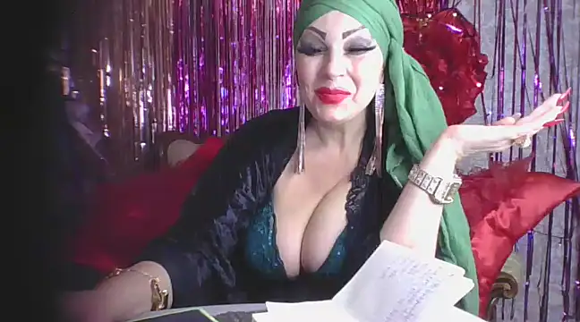 Snapshot of Izabella_gold chatting on 03/08/25, 10:00 Izabella gold online show from 03/08/25, 10:00