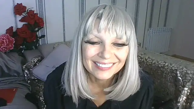 Snapshot of Izabella_gold chatting on 05/27/26, 11:34 Izabella gold online show from 05/27/26, 11:34