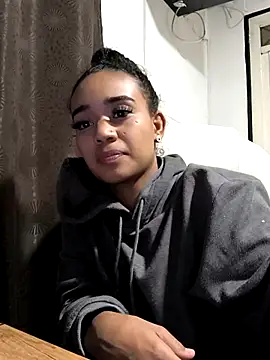 evafoxs online show from 10/24/25, 06:01