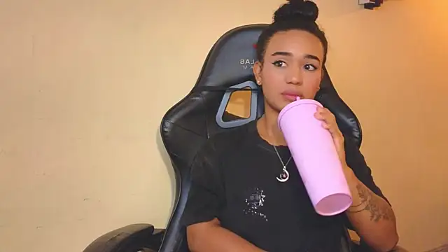 evafoxs online show from 11/21/25, 12:20