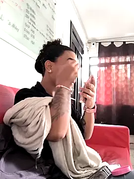 evafoxs online show from 12/19/25, 12:29