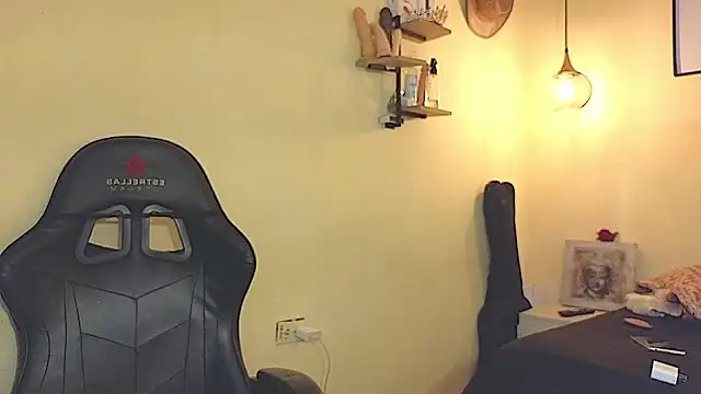 evafoxs online show from 11/24/25, 09:48