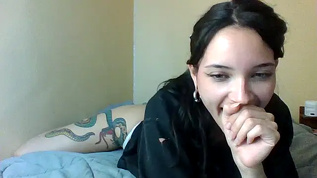 Snapshot of felinebitxx chatting on 02/28/25, 03:37 felinebitxx online show from 02/28/25, 03:37