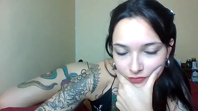 Snapshot of felinebitxx chatting on 02/17/25, 02:42 felinebitxx online show from 02/17/25, 02:42