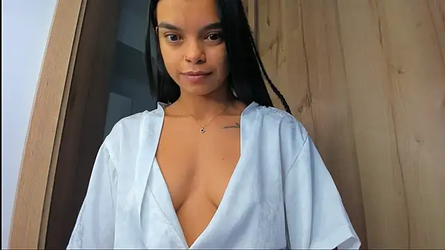 mia world  online show from 11/08/25, 01:03