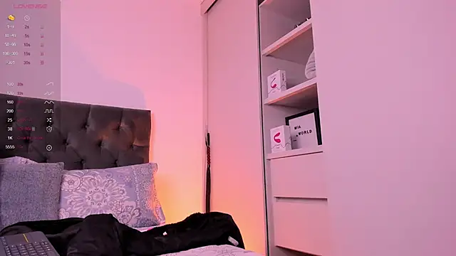 mia world  online show from 02/04/25, 10:02