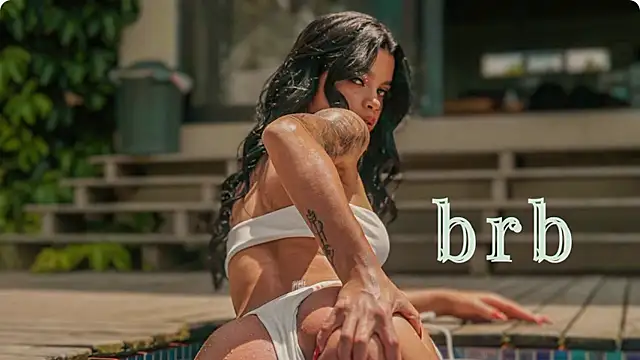 mia world  online show from 10/29/25, 02:49