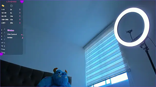 mia world  online show from 09/23/25, 04:03