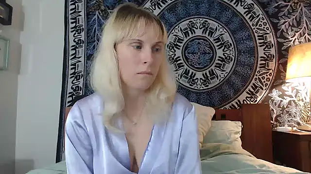 Snapshot of Cutikatxoxo chatting on 01/15/25, 02:06 Cutikatxoxo online show from 01/15/25, 02:06