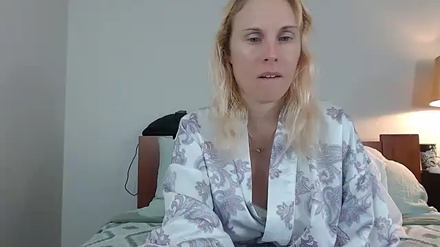 Snapshot of Cutikatxoxo chatting on 12/04/24, 02:03 Cutikatxoxo online show from 12/04/24, 02:03