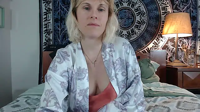 Snapshot of Cutikatxoxo chatting on 02/13/25, 02:45 Cutikatxoxo online show from 02/13/25, 02:45