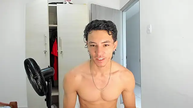 Snapshot of enzo_sloran chatting on 05/26/26, 03:21 enzo sloran online show from 05/26/26, 03:21