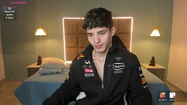 AlejooTwink online show from 05/25/26, 02:33