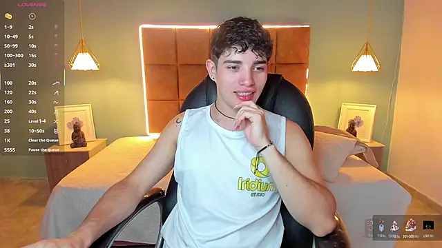 AlejooTwink online show from 10/23/25, 02:21