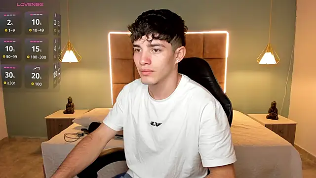 AlejooTwink online show from 05/17/26, 04:23