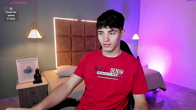 AlejooTwink online show from 05/18/26, 03:17
