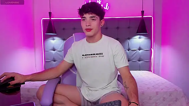 AlejooTwink online show from 12/15/25, 09:42