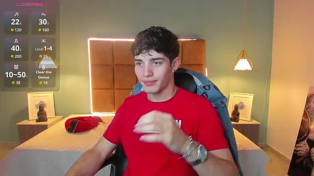 AlejooTwink online show from 10/31/25, 01:24