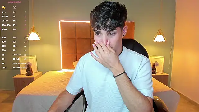 AlejooTwink online show from 10/22/25, 01:16