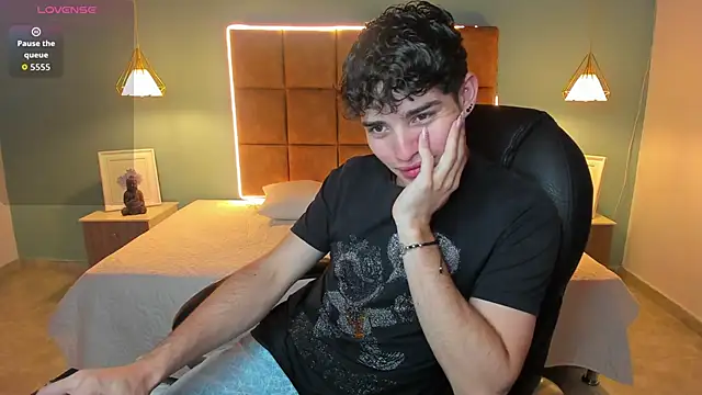 AlejooTwink online show from 11/03/25, 12:49