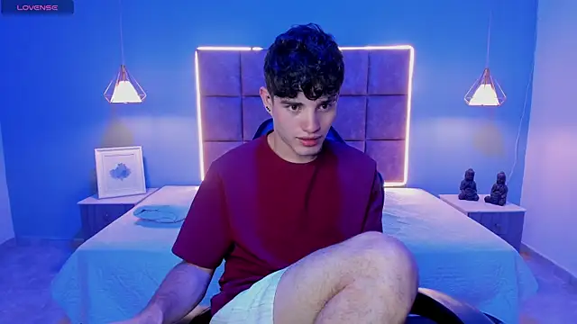 Snapshot of AlejooTwink chatting on 07/16/26, 05:15 AlejooTwink online show from 07/16/26, 05:15