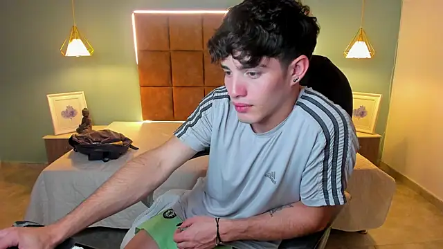 AlejooTwink online show from 12/16/25, 09:46