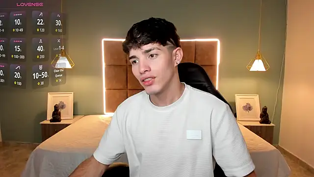 AlejooTwink online show from 04/18/26, 05:43