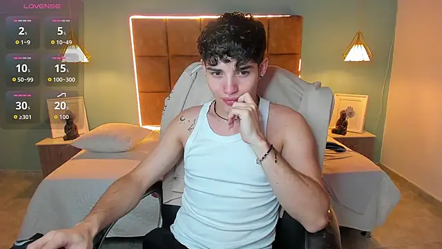 AlejooTwink online show from 10/30/25, 02:21