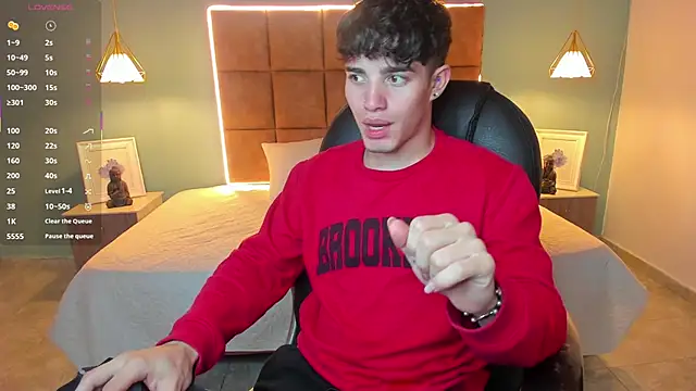 AlejooTwink online show from 10/21/25, 03:06