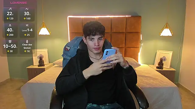 AlejooTwink online show from 11/04/25, 01:20