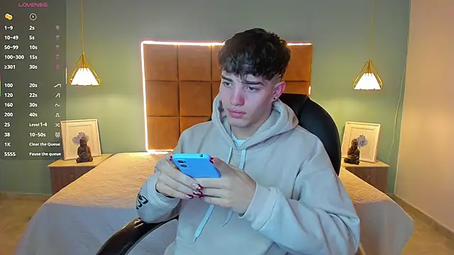 AlejooTwink online show from 10/12/25, 08:43