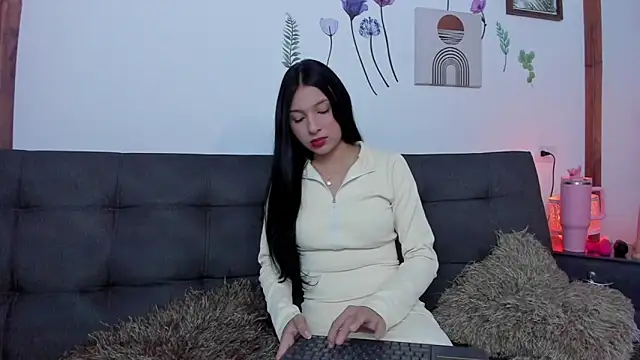 Snapshot of Hanna_Smirnov chatting on 01/14/25, 01:36 Hanna Smirnov online show from 01/14/25, 01:36