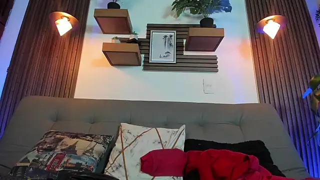 Layla 707 online show from 03/20/25, 12:19