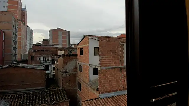 Layla 707 online show from 10/03/25, 10:44