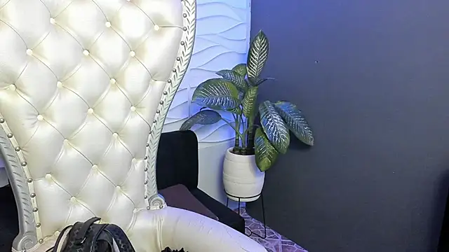 Layla 707 online show from 09/10/25, 12:09