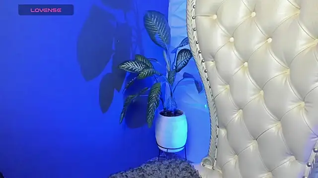 Layla 707 online show from 10/31/25, 12:18