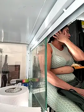 siri duque online show from 10/31/25, 08:38