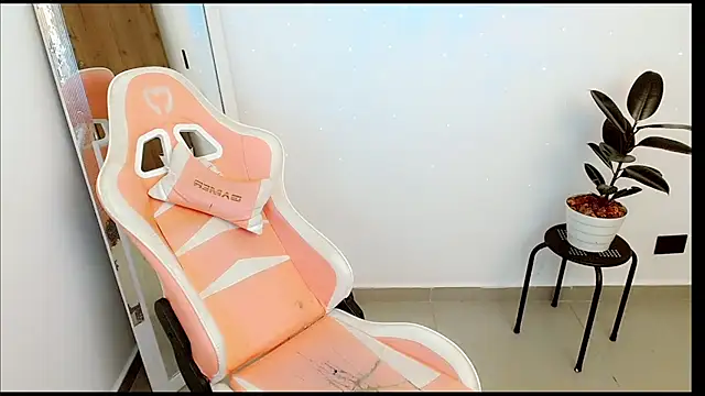 Kylie martinez online show from 04/30/26, 04:41
