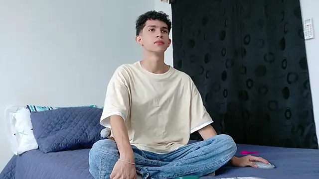 Noah tyler  online show from 10/28/25, 05:56