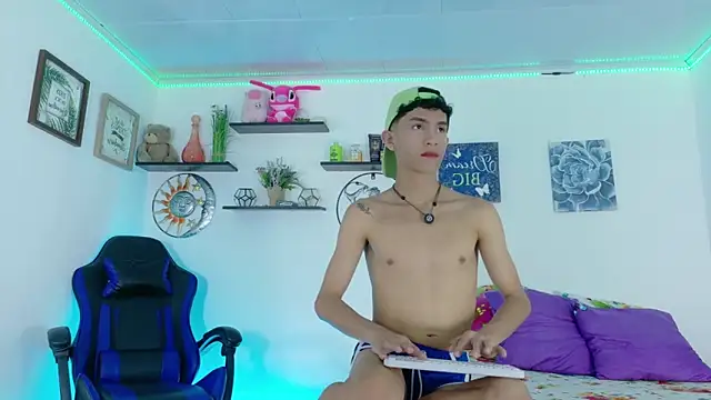 Noah tyler  online show from 02/11/26, 07:58